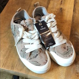 BNWT Roxy Thalia Women’s Sneaker Sz 9